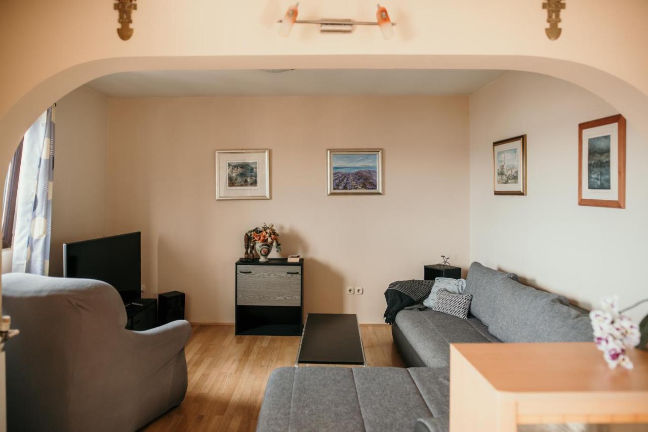 דראמליי Apartments Ivana מראה חיצוני תמונה